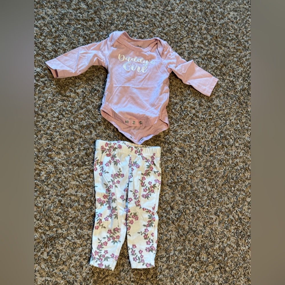 “Daddy’s Girl” Baby Essentials Pink Onesie with Silver Print